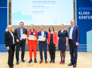 Umweltdezernent Martin Adamski nahm den Preis für Bielefeld entgegen. 